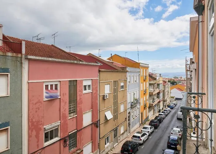 New 3 Bedroom Flat With River On Sight @Alameda