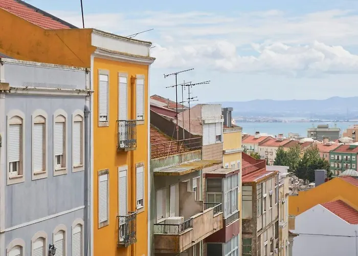 New 3 Bedroom Flat With River On Sight @Alameda