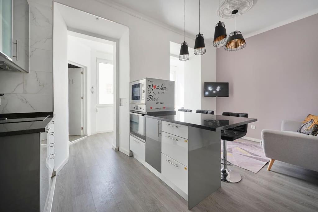 New 3 Bedroom Flat With River On Sight @alameda *