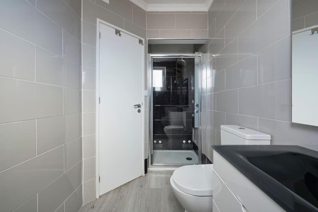 New 3 Bedroom Flat With River On Sight @alameda * Lisbon