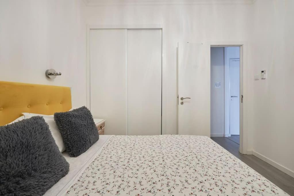 New 3 Bedroom Flat With River On Sight @alameda *