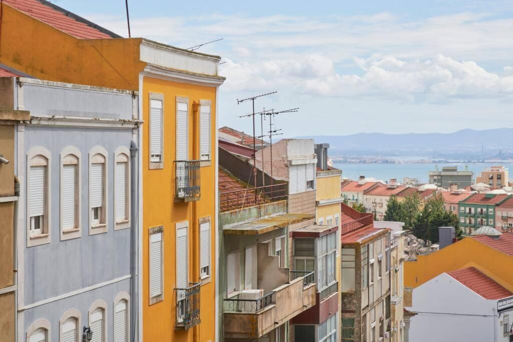 New 3 Bedroom Flat With River On Sight @alameda Lisbon