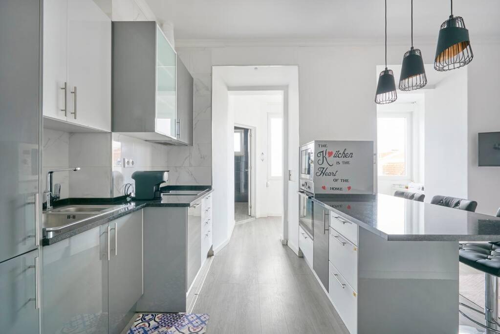 New 3 Bedroom Flat With River On Sight @alameda Apartment