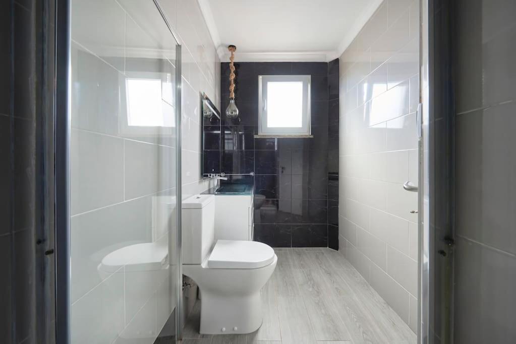 New 3 Bedroom Flat With River On Sight @alameda *