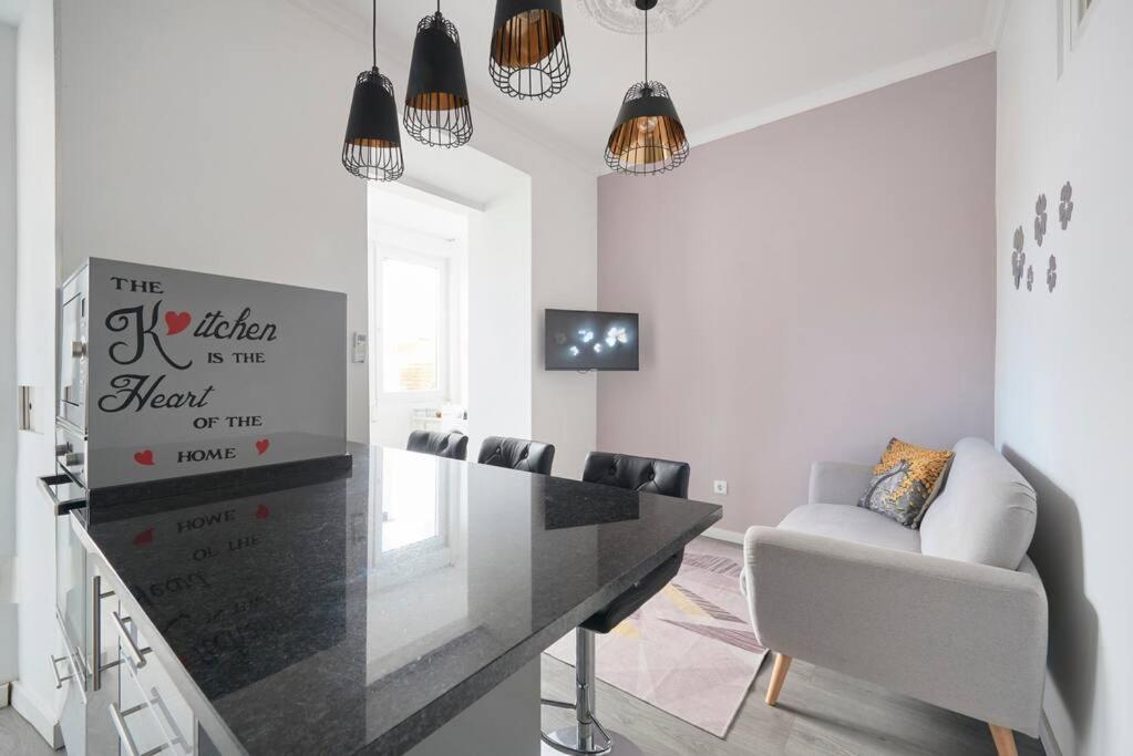 Apartment New 3 Bedroom Flat With River On Sight @alameda Lisbon