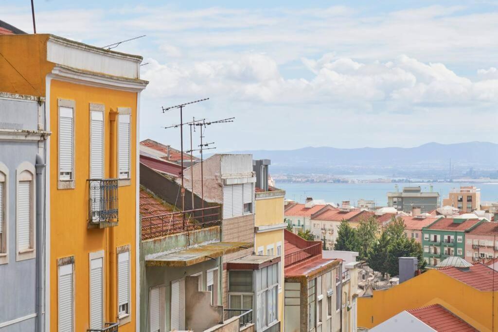 New 3 Bedroom Flat With River On Sight @alameda Lisbon